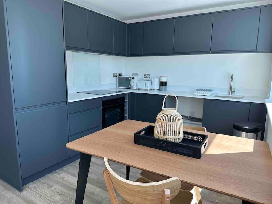 Апартаменты 1 Bed Flat With View Of Old Trafford Манчестер Экстерьер фото