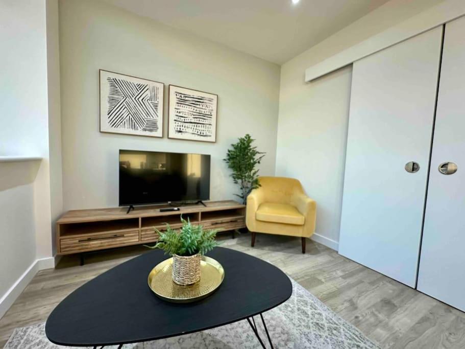 Апартаменты 1 Bed Flat With View Of Old Trafford Манчестер Экстерьер фото
